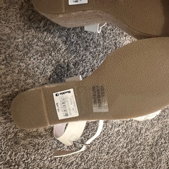 Qupid Caleb Flatform Sandal White Wedges Size 6.5 from Buckle - Picture 6 of 6